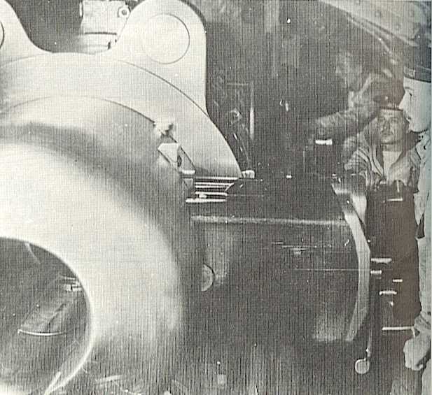 WNAust_12-45_Prinz_Eugen_breech_pic.jpg